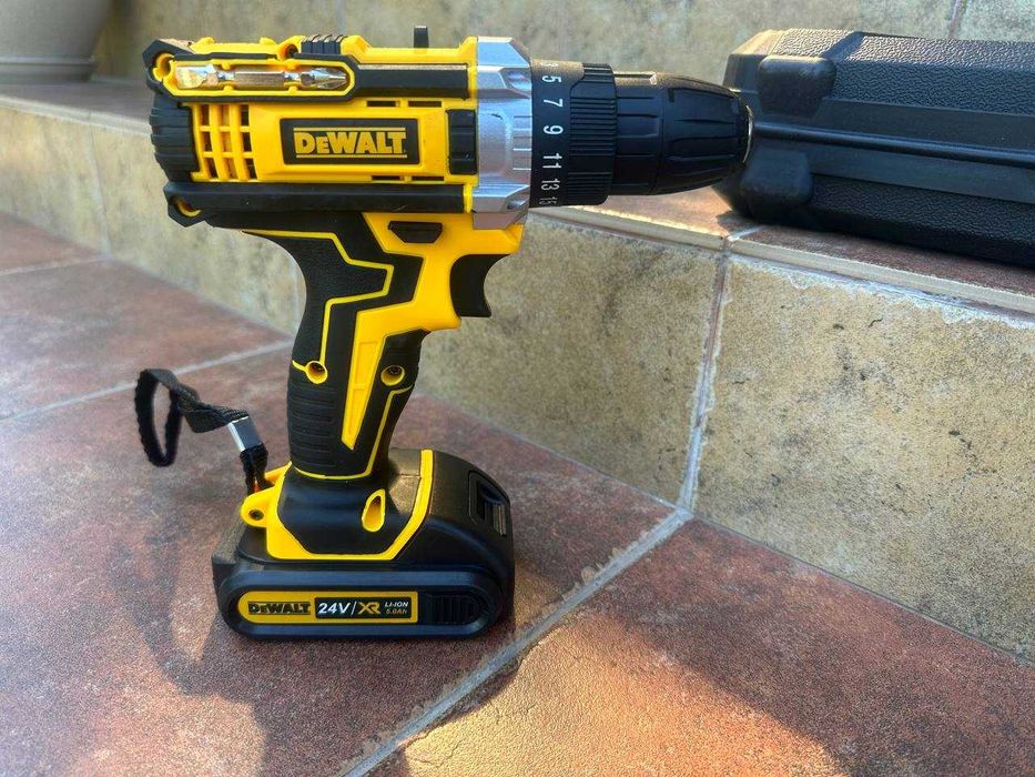 Акумуляторний шуруповерт Dewalt з DFR патроном та набором. Шурупокрут