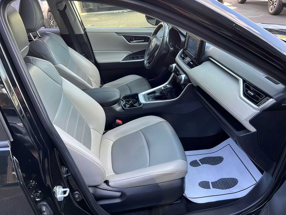Toyota RAV4      2020