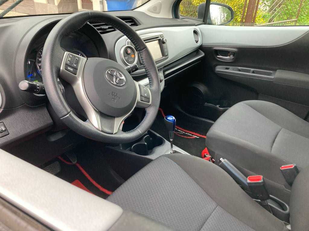 Toyota Yaris 1.5  Hybryda stan bardzo dobry