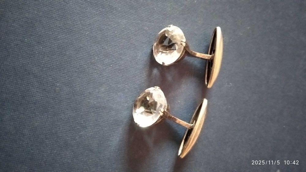 Серебряные запонки.