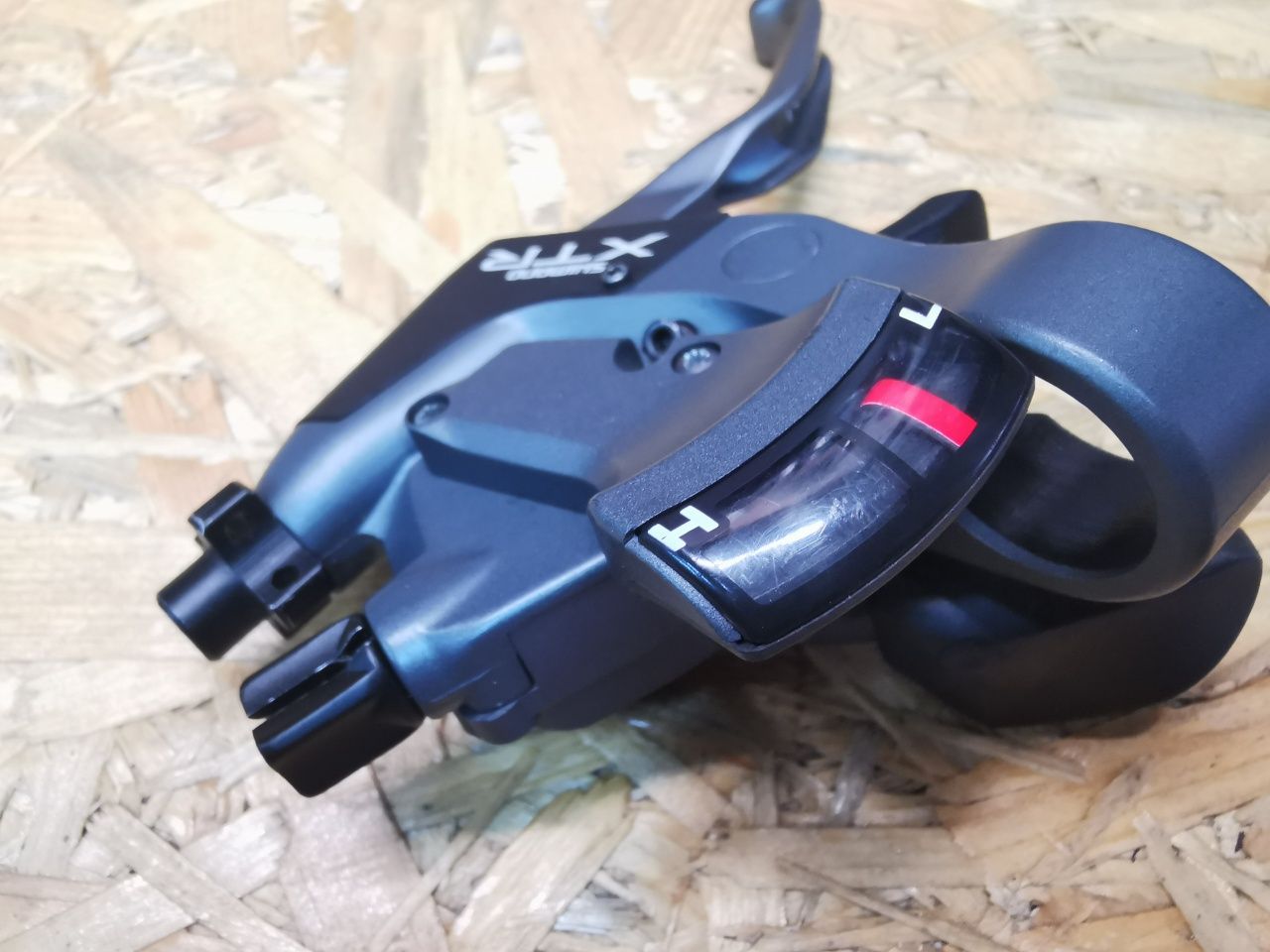 Prawa klamkomanetka Shimano XTR ST-M951 8s
