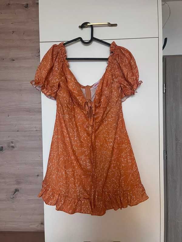 Pomarańczowa sukienka z bufiastymi rękawami Pink Boutique XXL 44