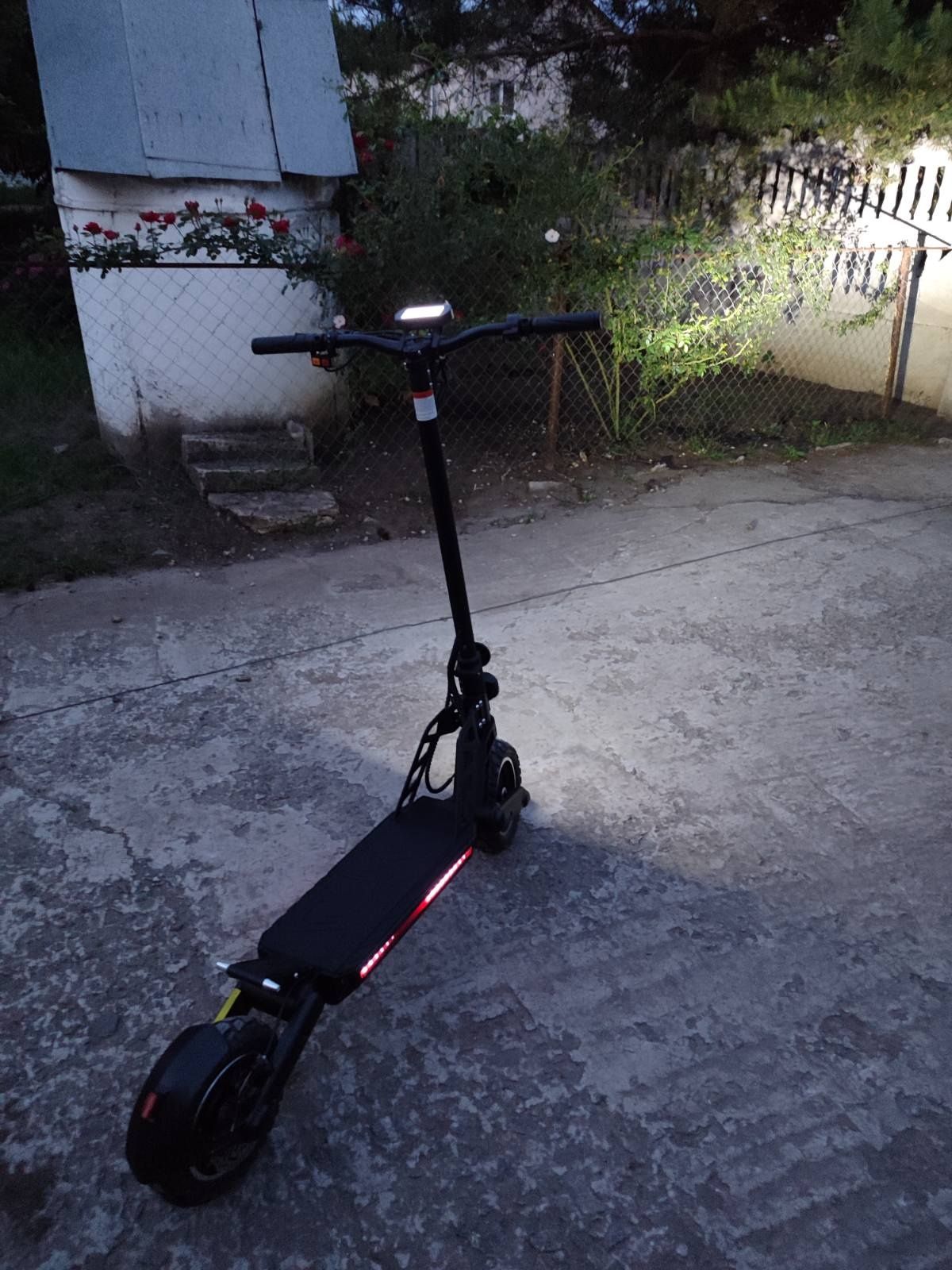 Продам електросамокат Kugoo G2 Pro.