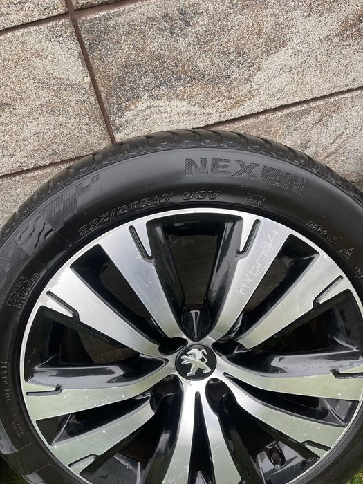 Комплект дисків з резиною Пежо 3008 5008 225/50R17