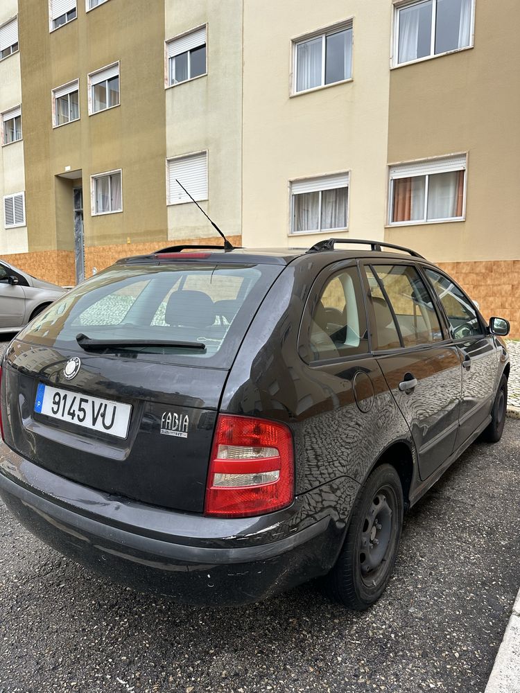 carro skoda fabria