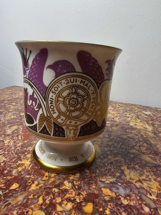 Coalport kielich porcelana" "100stu lecie urodzin Churchill'a" 11 cm