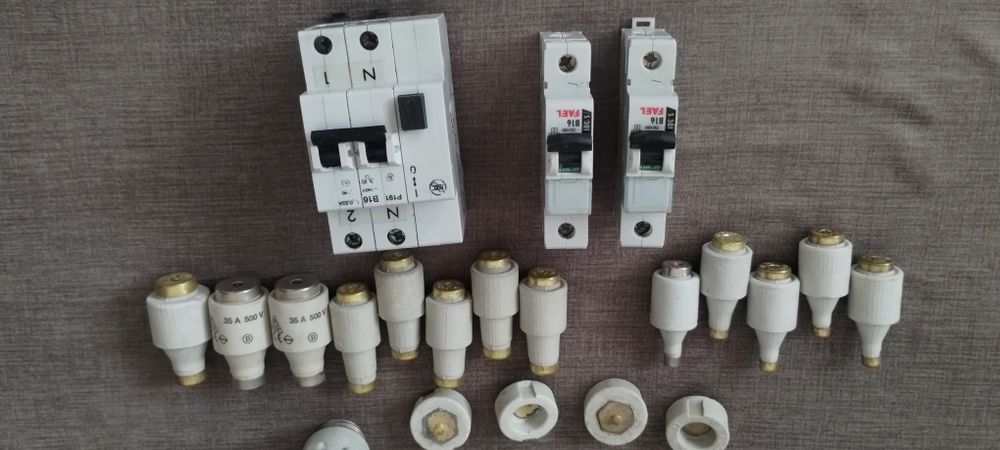 Gniazdo porcelanowe  . Okazja.