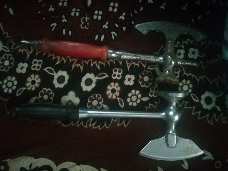 2 сокири для м'яса