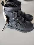 Botas pretas de menina - Novas