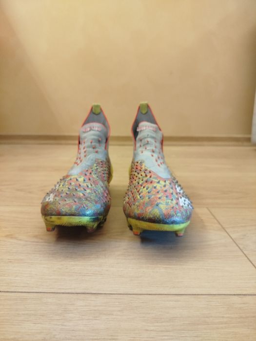 Бутси Adidas predator розмір -  39 (25 см)
Оригінал.