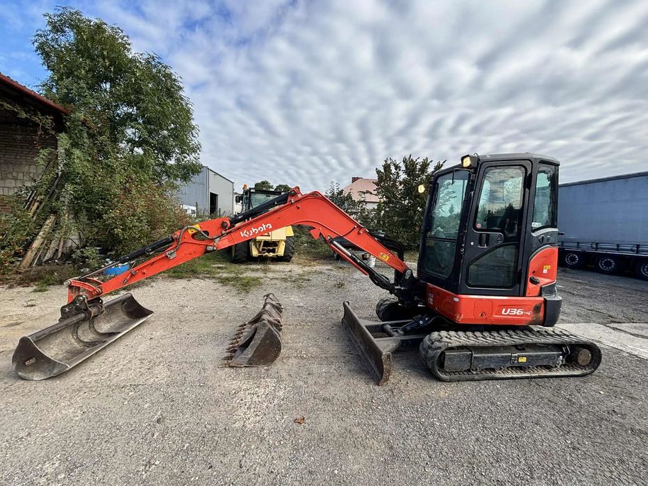 Kubota U36-4  Minikoparka Kubota U36-4,