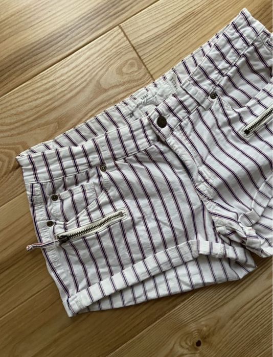 Krótkie spodenki w paski H&M