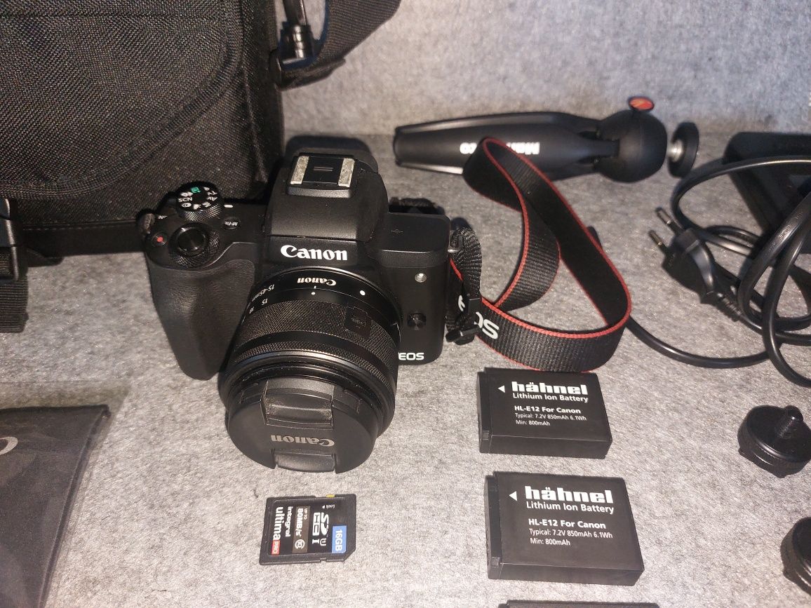 Canon M50 +  Lente Canon 15-45mm + Extras (com caixa original)