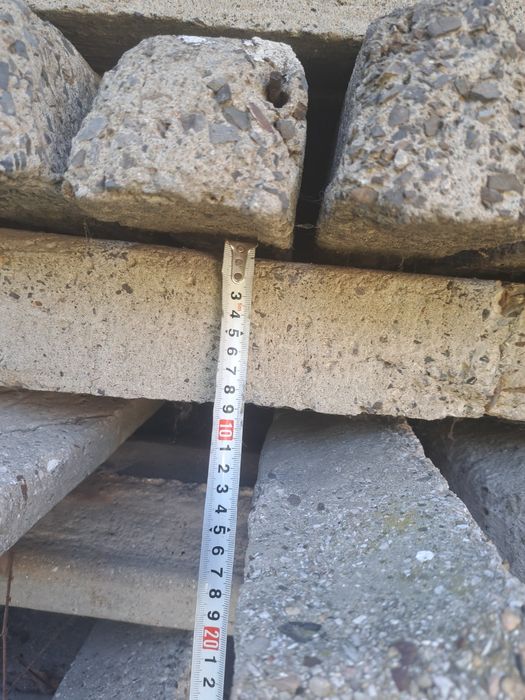 Стовпчики бетонні для огорожі або винограду