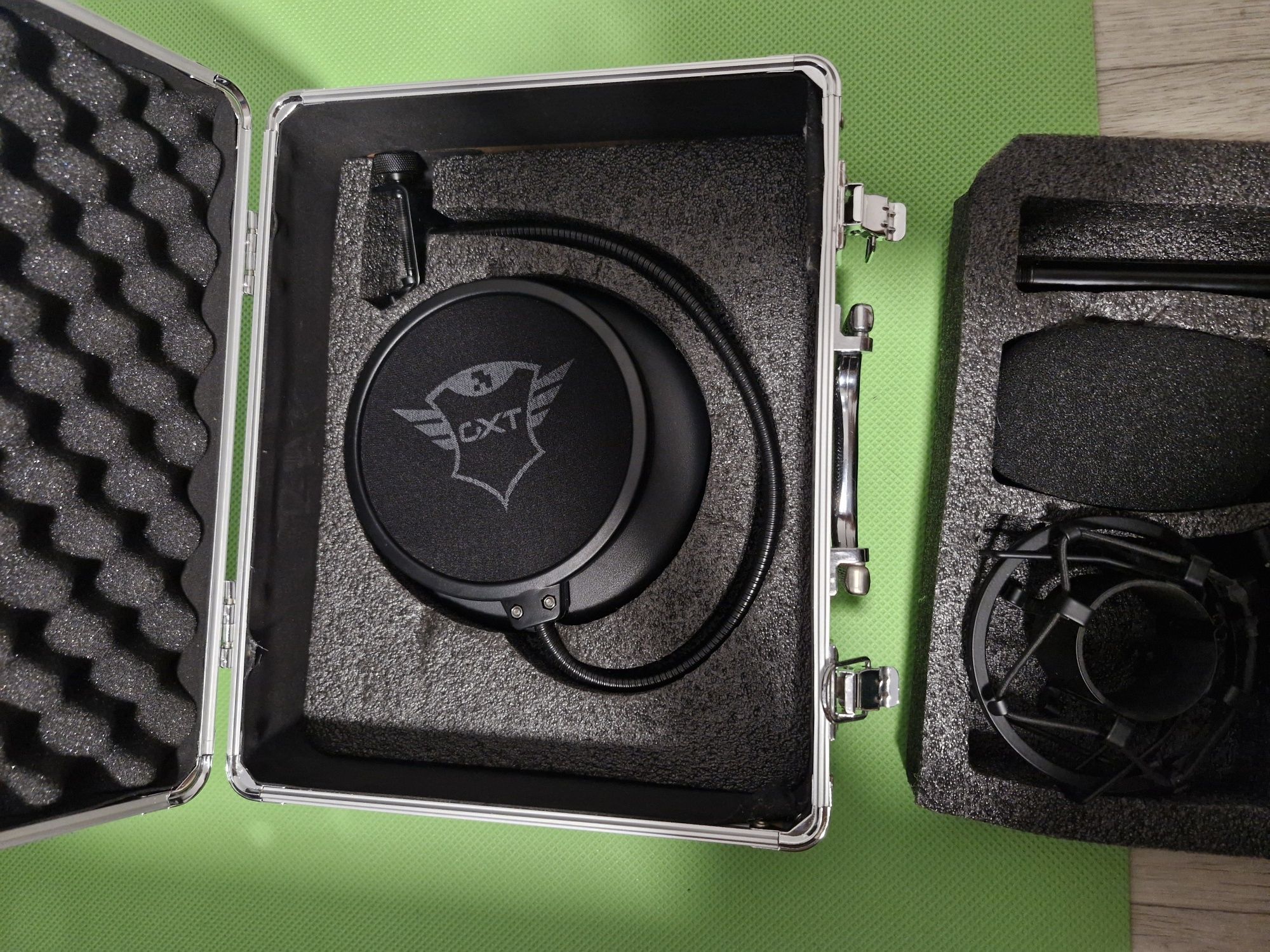Студийный микрофон Trust GXT 252 




Мікрофон Trust GXT 252 Emita Str