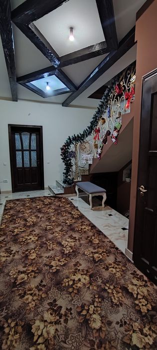 Котедж. Готель Політехнік.  Без господарів котеджом до 15 осі