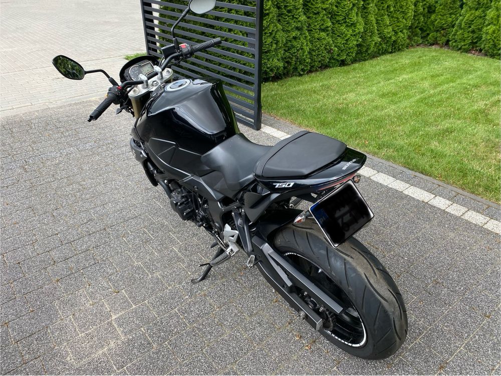 Suzuki gsr750 rok 2011