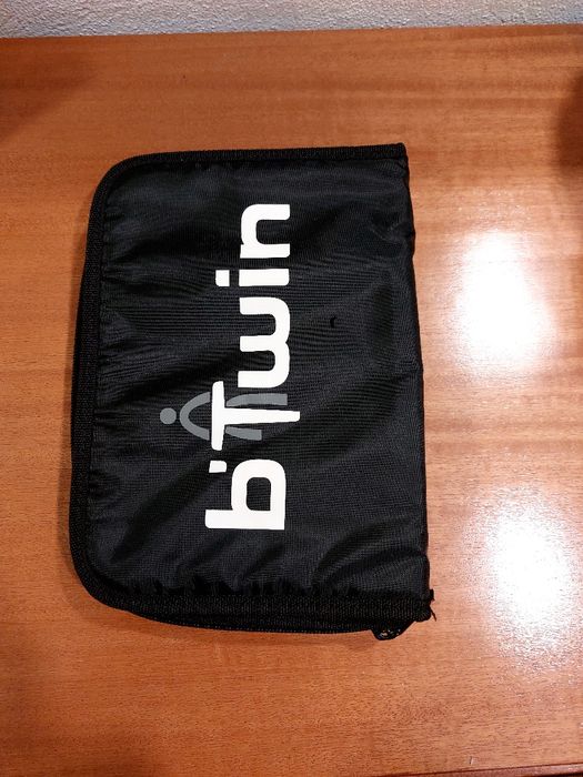 Capacete para bicicleta mais luvas e bolsa