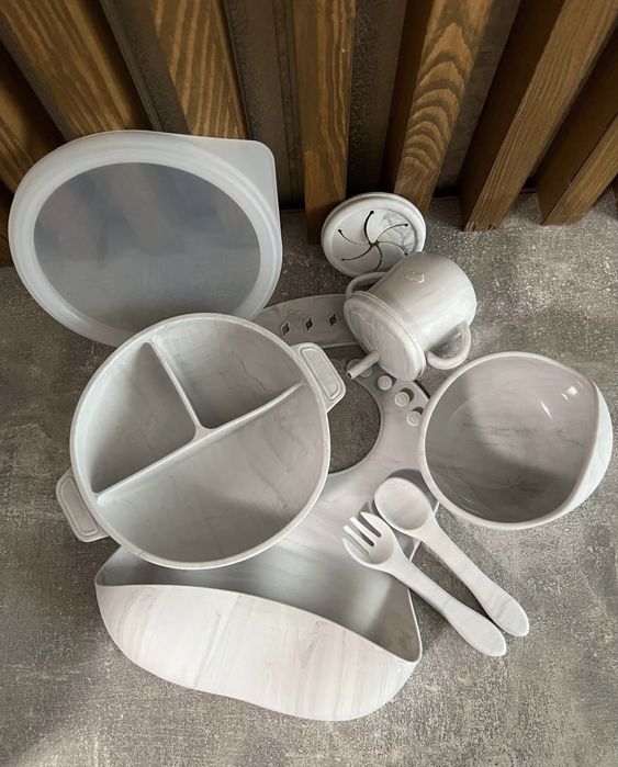 Посуд силіконовий та дитячі тримачі