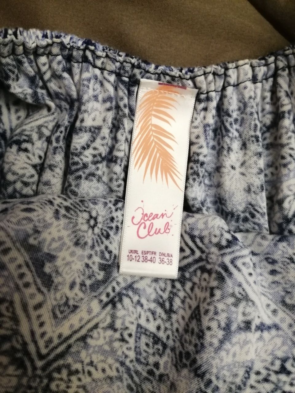 Saco com roupa de menina adolescente