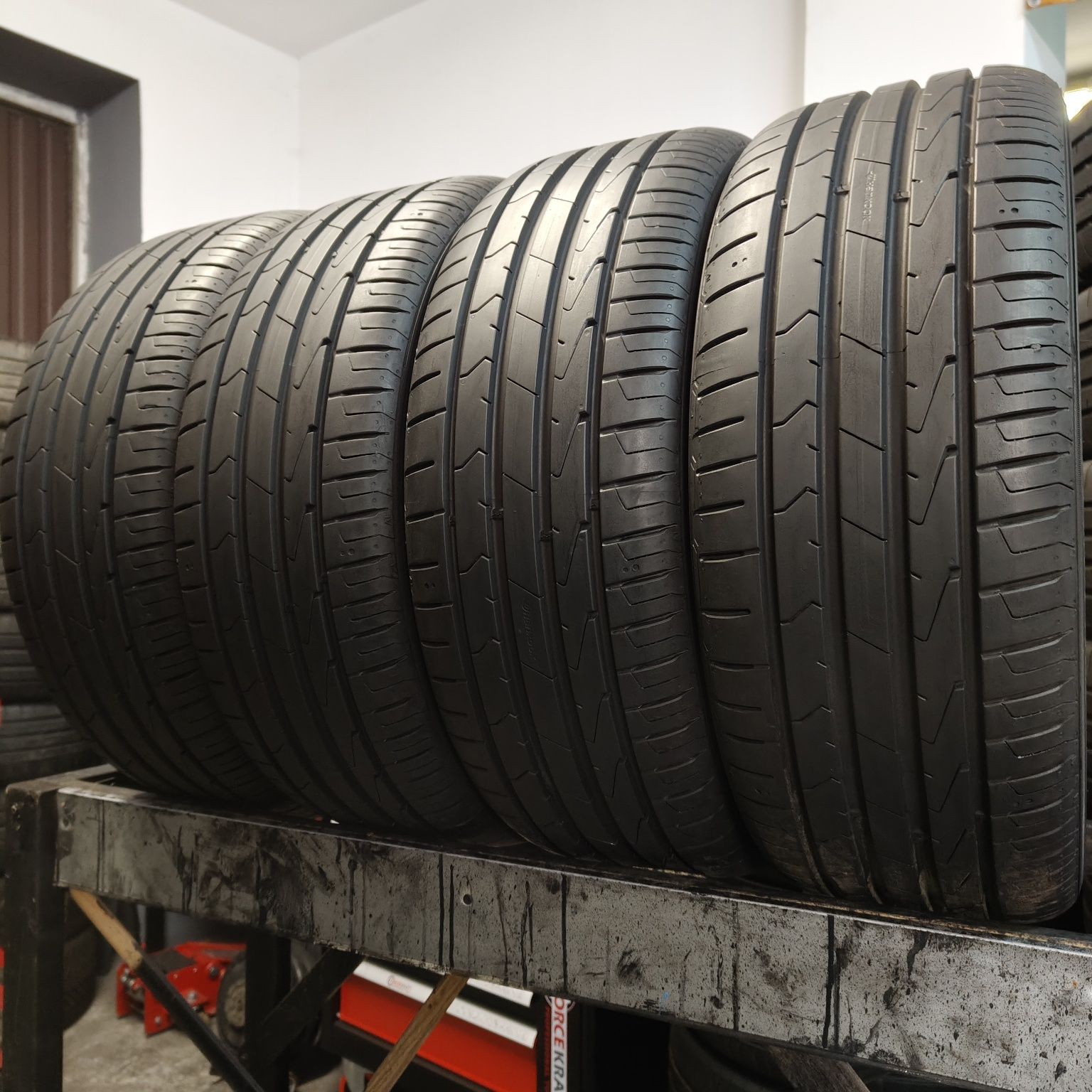 215/45/18 Sprzedam komplet opon letnich Hankook