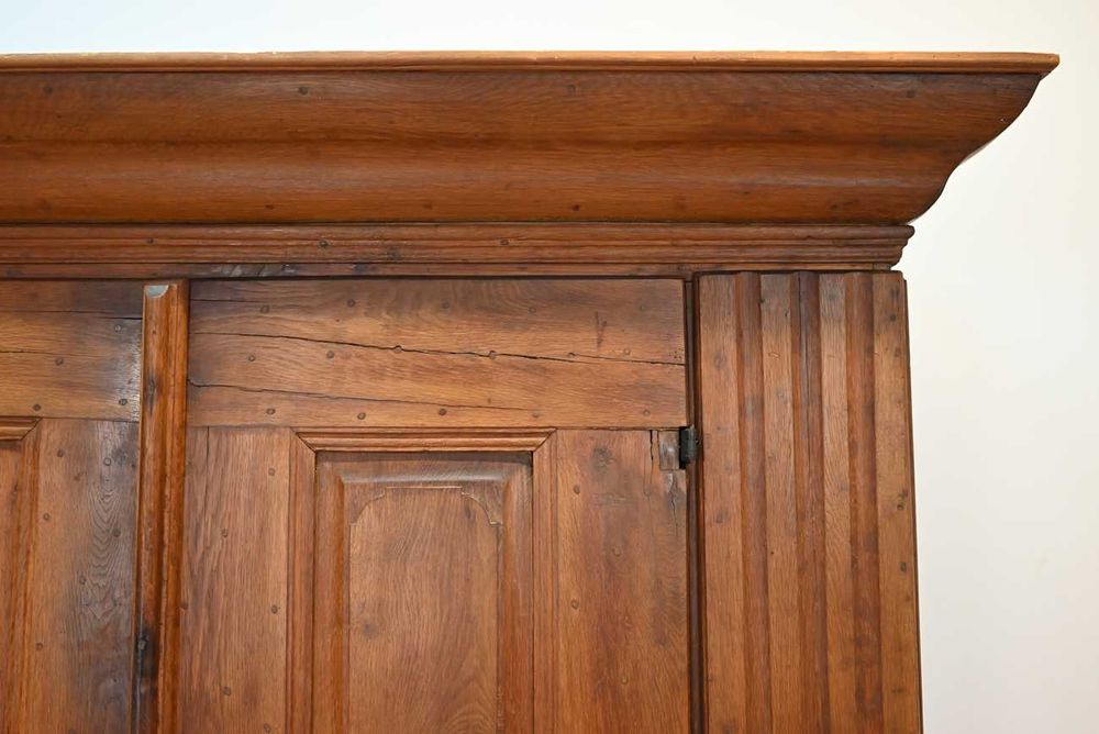 dwustuletnia okazała tradycyjna szafa kołkowana 082901