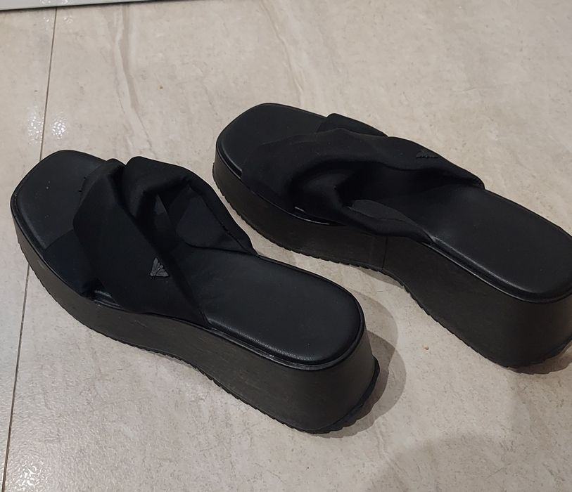 Klapki na platformie