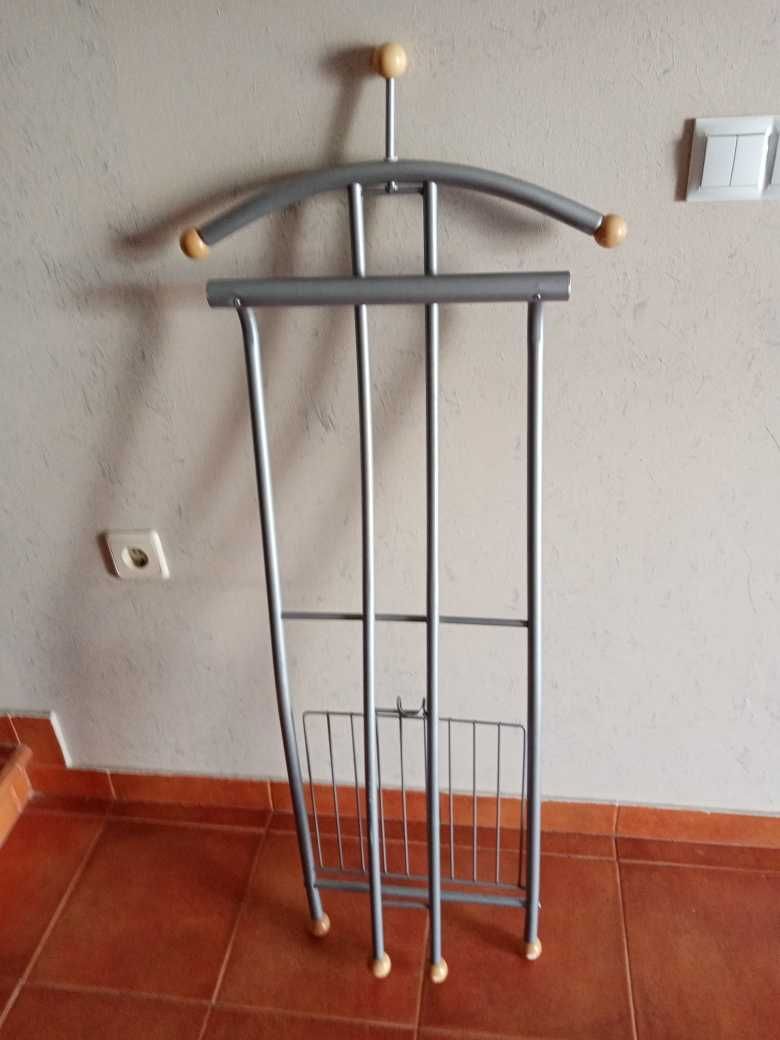 Cabide com suporte para calçado