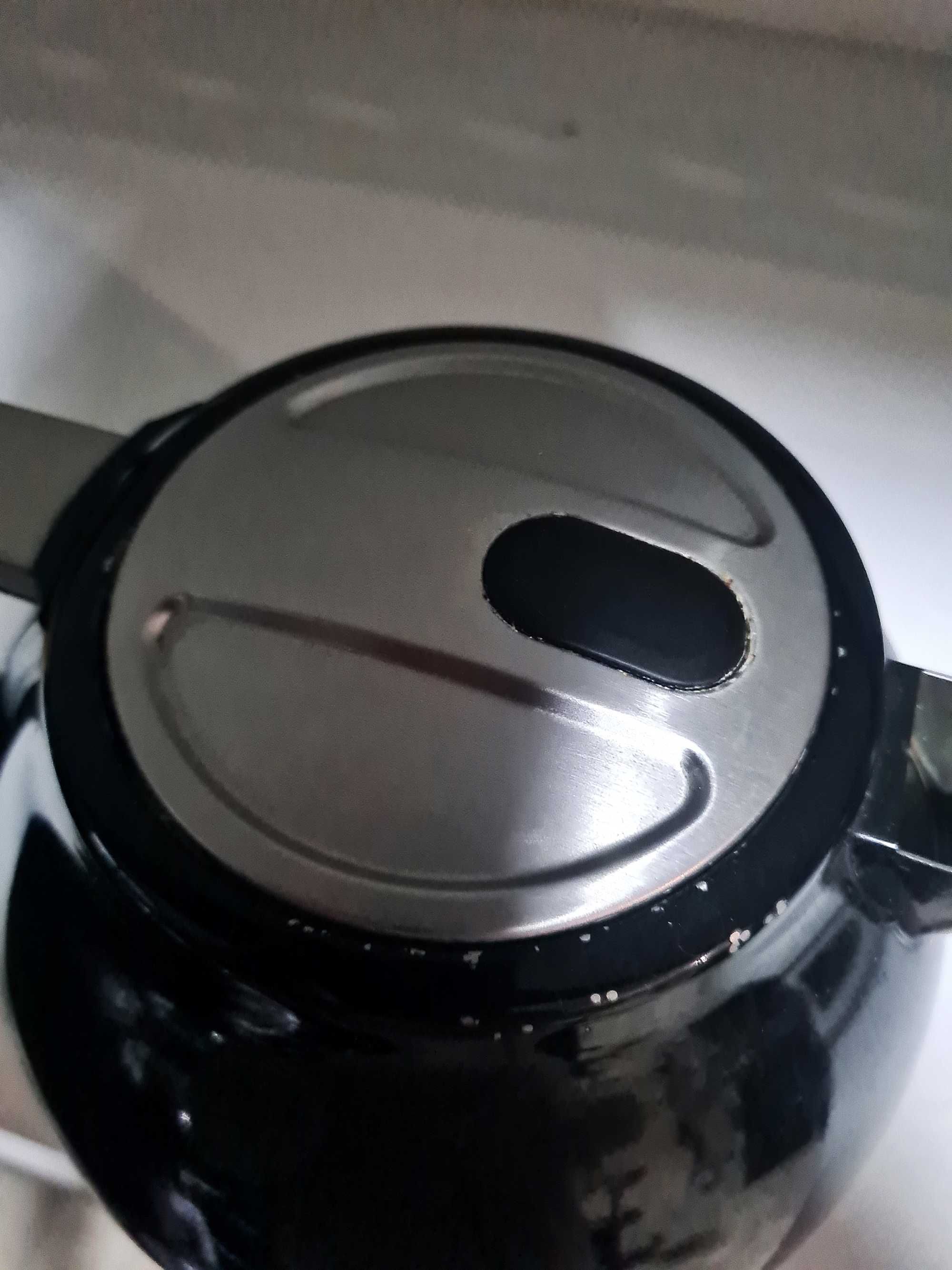 Kultowy czajnik KitchenAid ARTISAN w kolorze czarnym