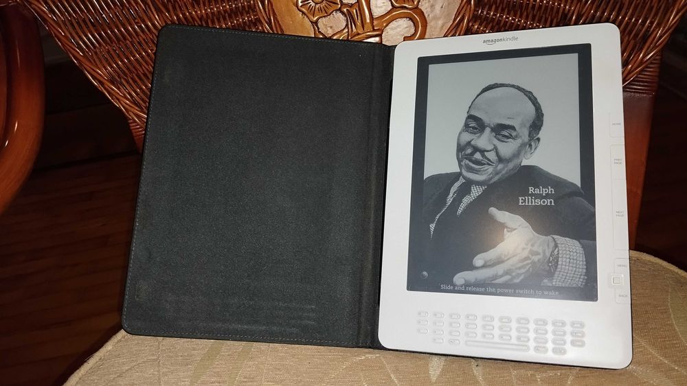 Amazon Kindle DX 10" электронная книга,E-ink чернила,чехол,новый аккум