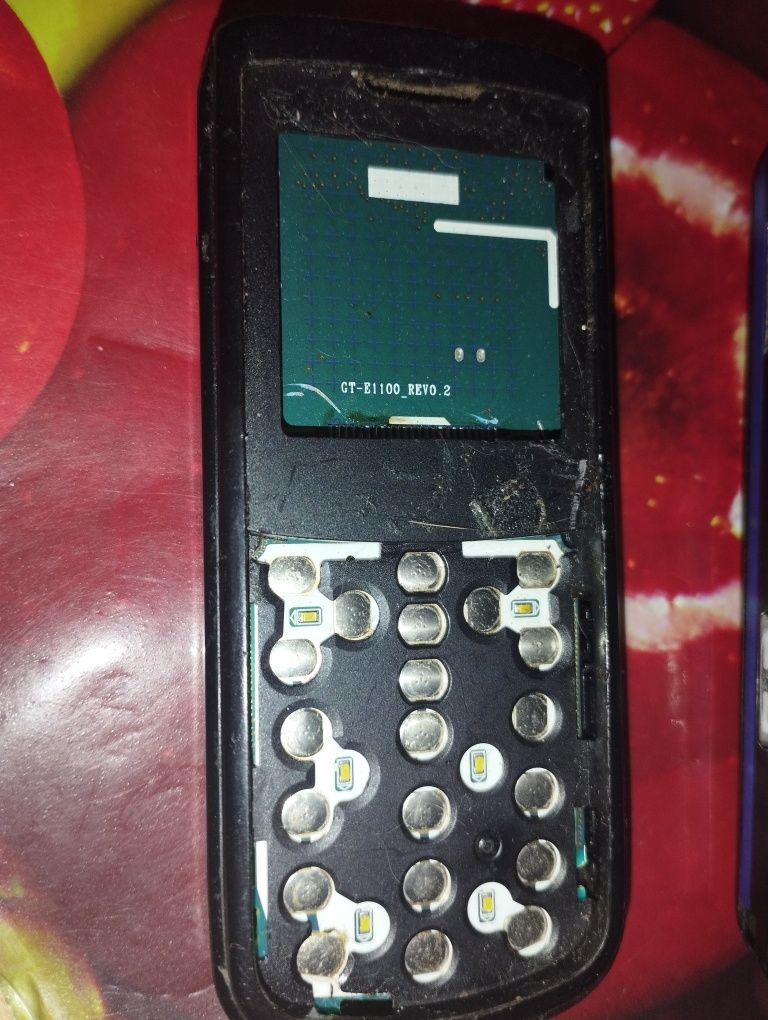 Телефон Samsung E1100T на запчасти