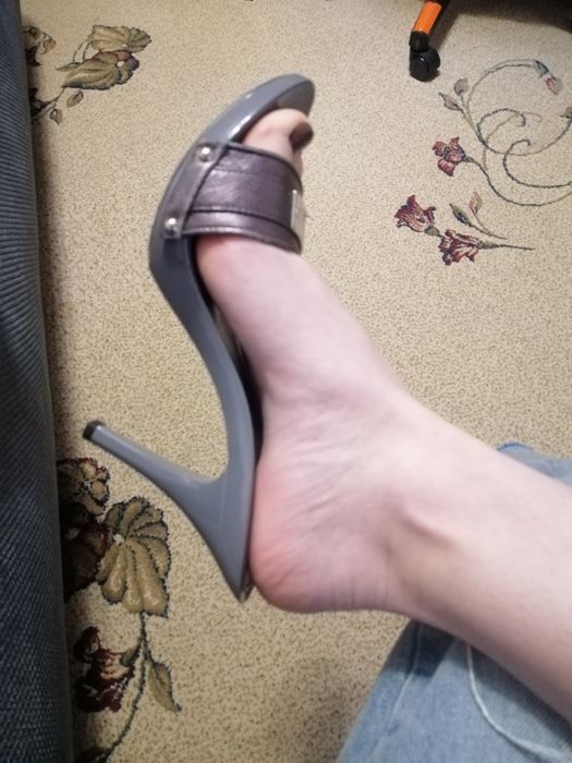 Босоніжки жіночі