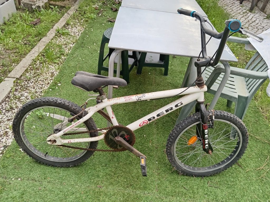 Vendo Bmx ainda em bom estado.
