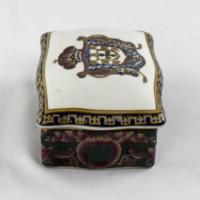Caixa porcelana da China com brasão da Monarquia