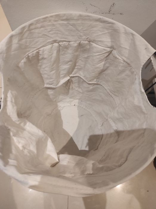 Metalowy kosz na pranie koce zabawki