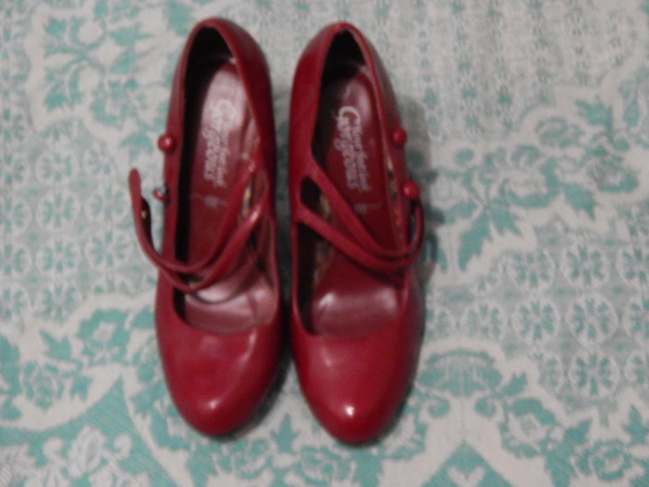 червоні туфлі на каблуці шпильці розмір 37 червоного кольору як нові