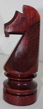Peça de Decoração de Xadrez: Cavalo Gigante de Madeira (novo)