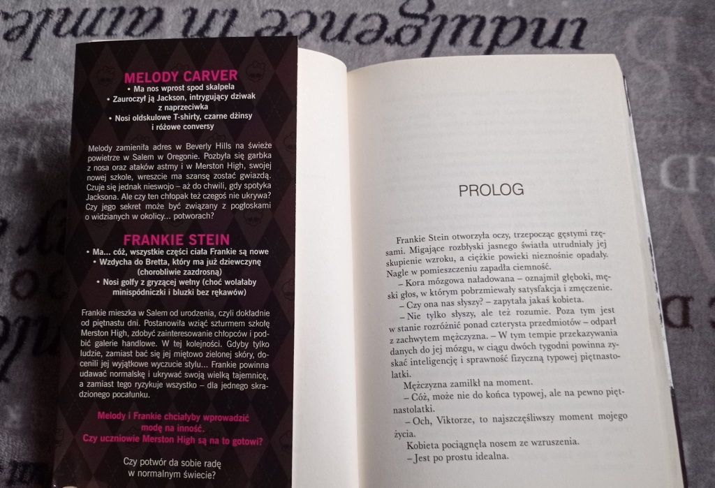 książka Upiorna Szkoła Monster High autorstwa Lisi Harrison