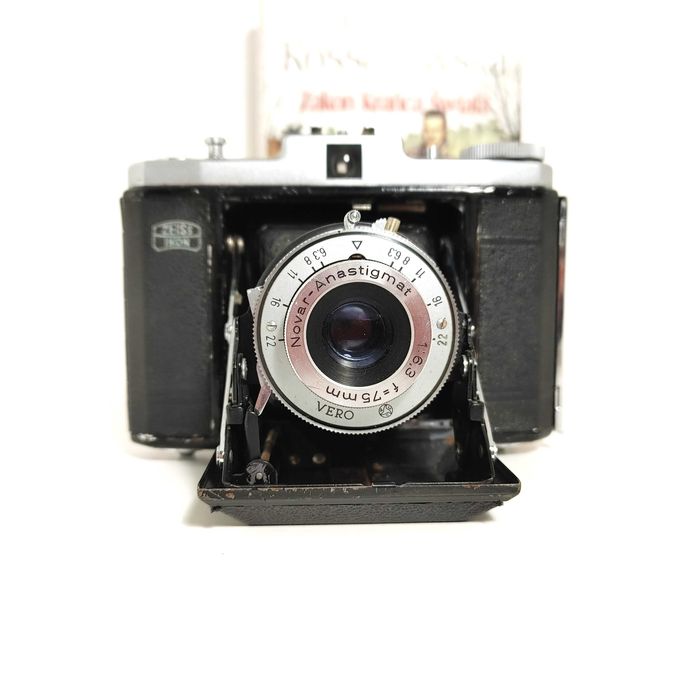 Aparat mieszkowy z 1953 roku Ikon Zeiss NETTAR II 518/16  1:6,3 75 mm