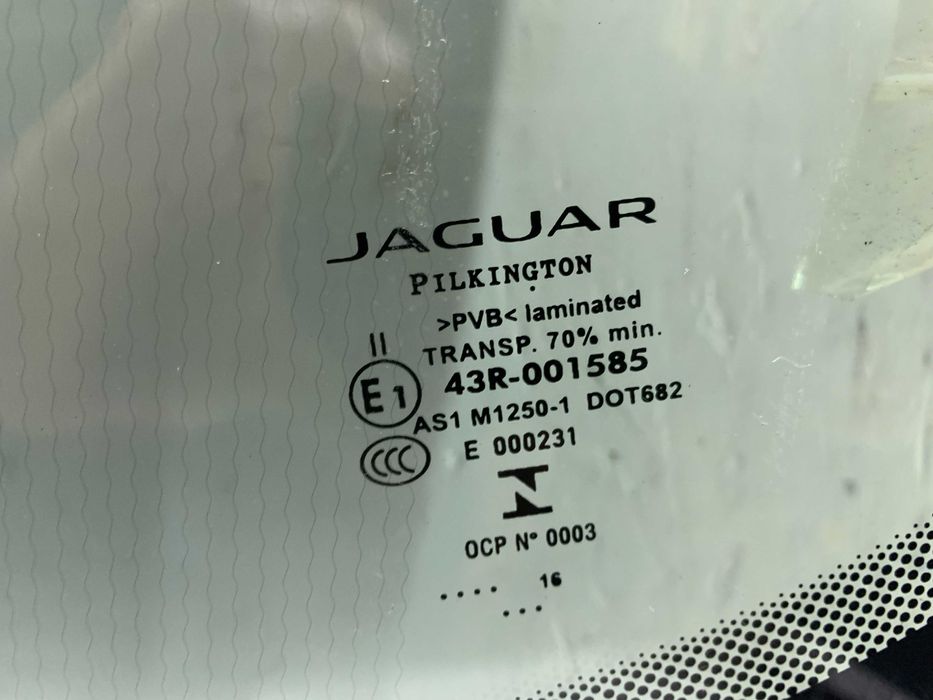 Jaguar XF (2015-) -  вітрове скло б/у оригінал