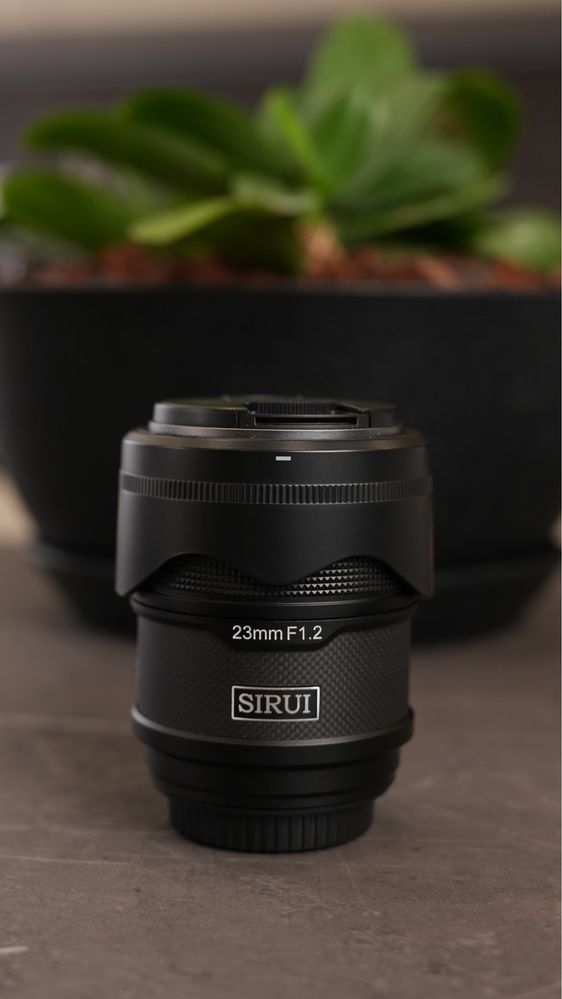 Продам обьєктиви Sirui 23mm і 56mm комплект для камери Sony