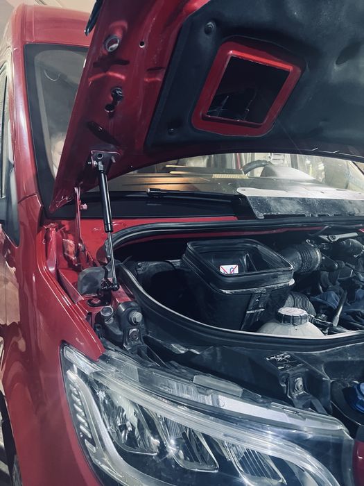 Амортизатори капота Sprinter 907,910