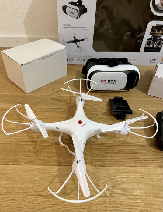 Квадрокоптер  XINXUN STUNT с Wi-Fi камерой и VR-очками