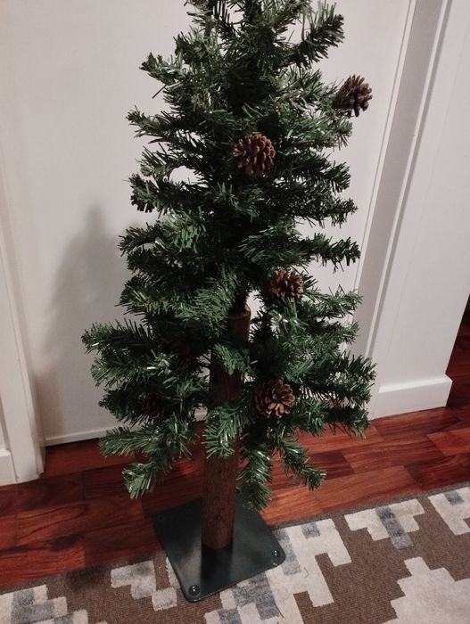 Árvore de Natal com pinhas