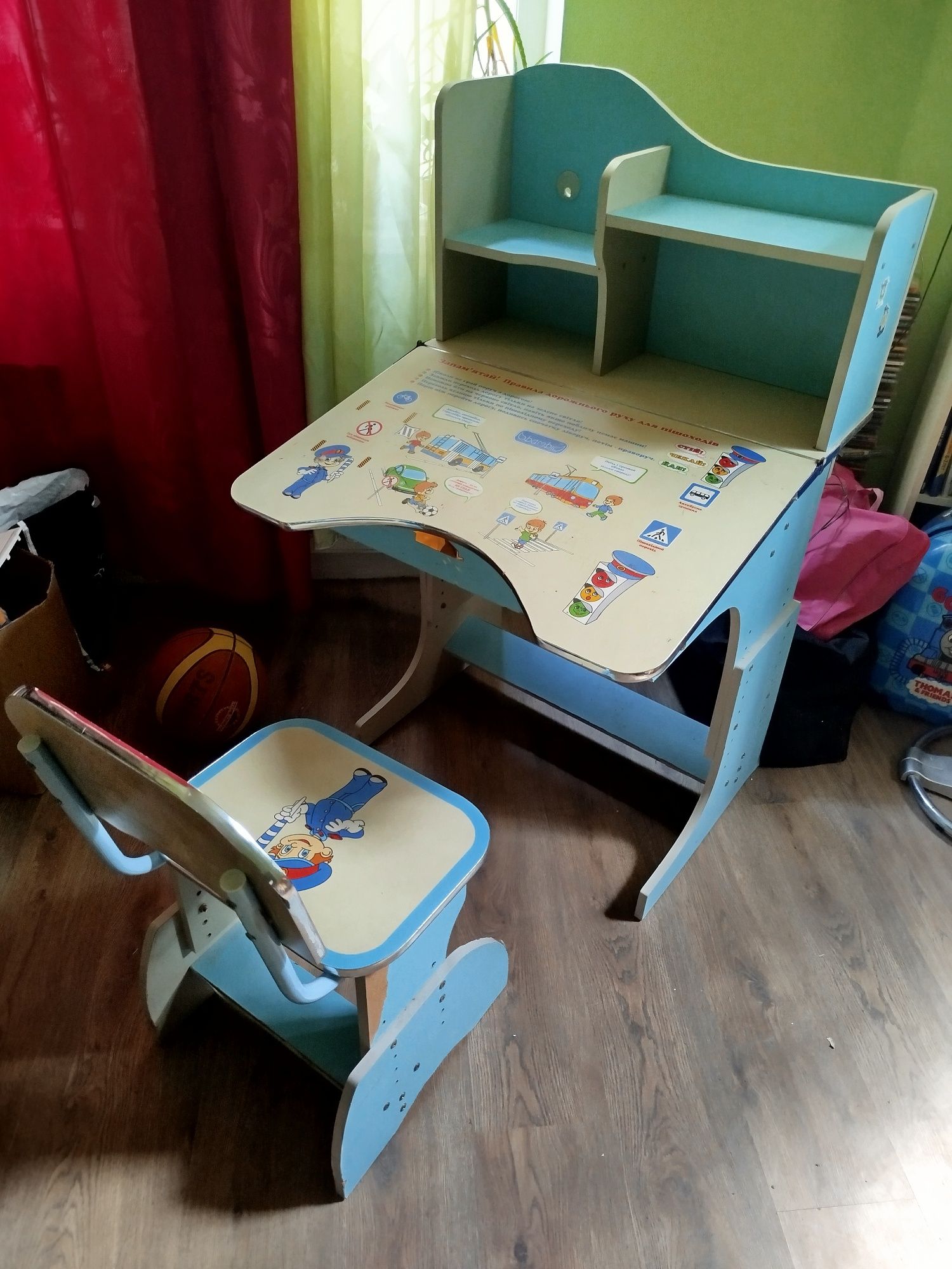 Парта и стул для школьника
