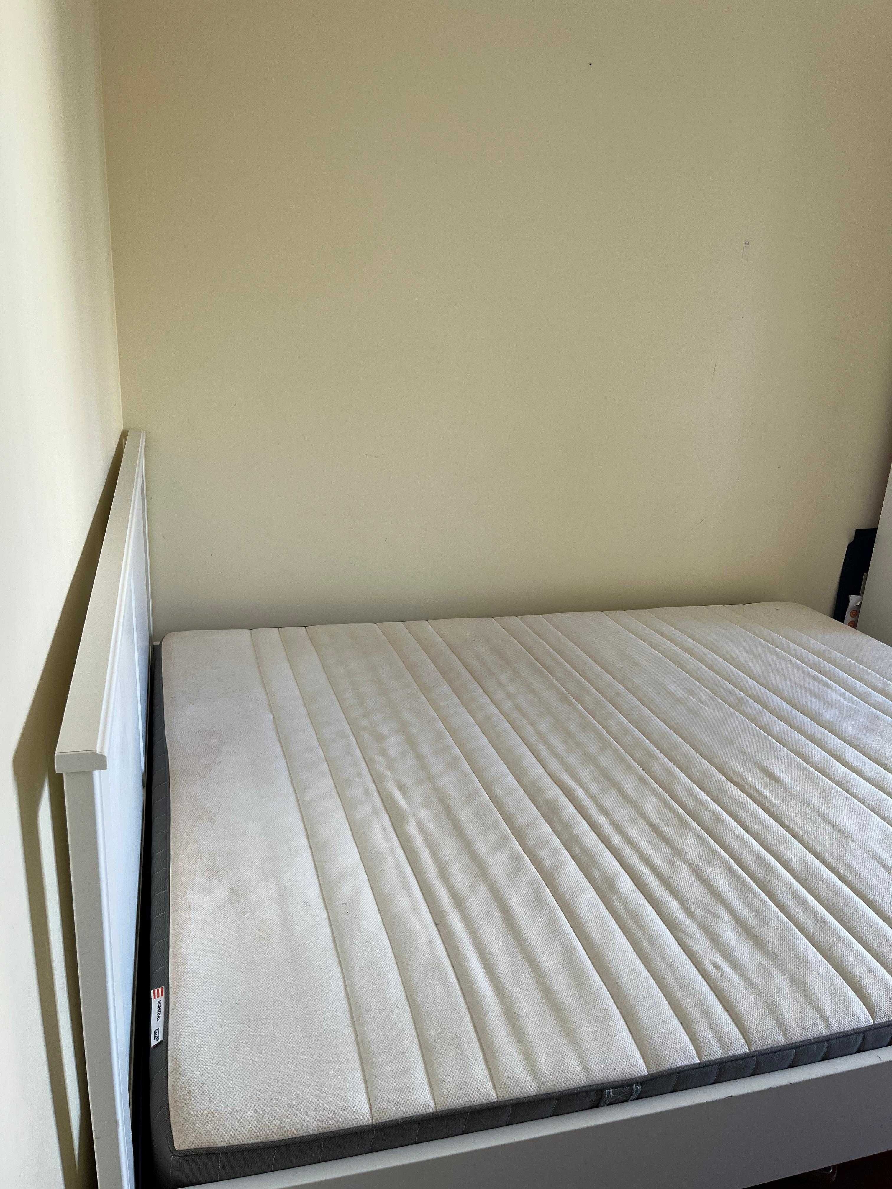 Cama de casal em bom estado 167×205  com colchão 160×200 cm