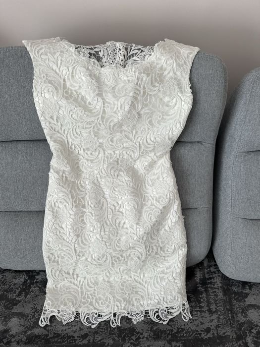 Весільна сукня.