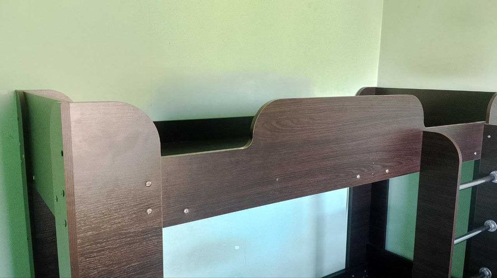 Двоярусне дитяче ліжко