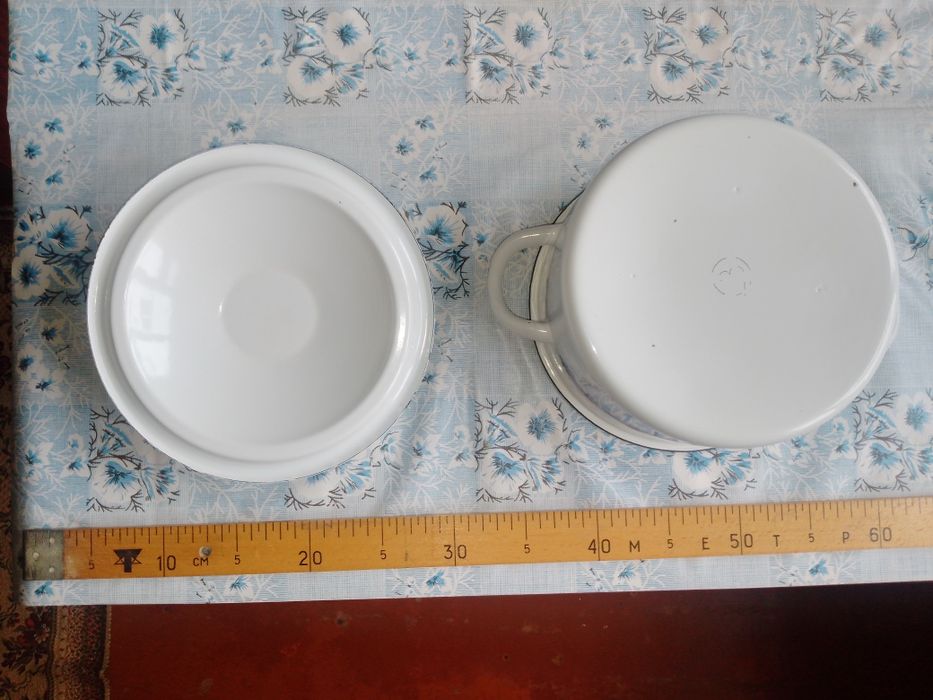 Продається посуд емальований,  каструлі та миски виробництва СРСР.