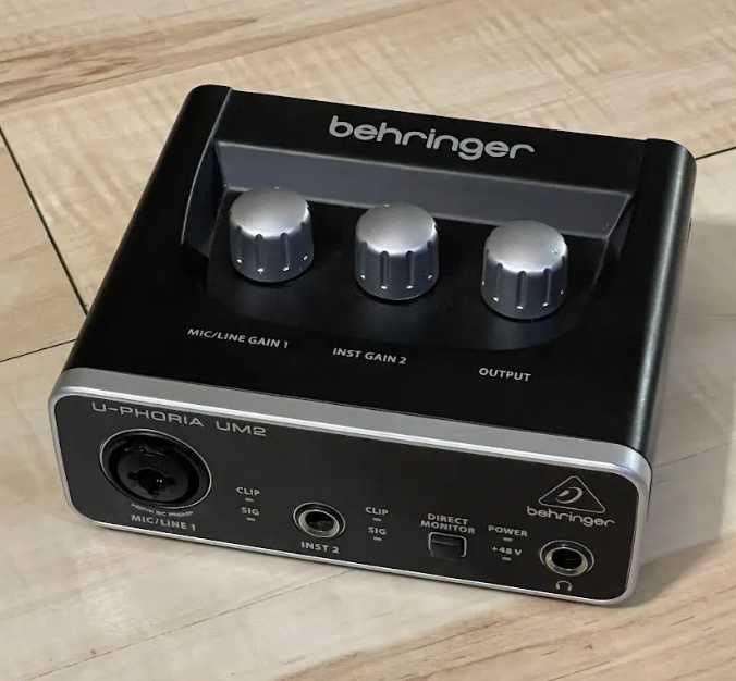 Звукова карта Behringer U-Phoria UM2+мікрофон BM-800